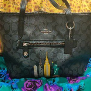 Coach NY Stories Skyline Taylor Tote Signature Black Shoulder Bag Tote
